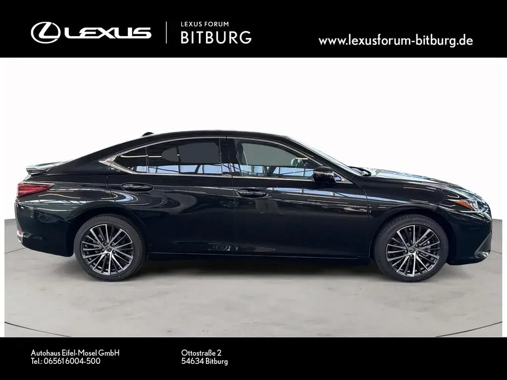 Main__Slider__Photo:Lexus ES 300 h Business Line 15 Jahre Lexus Relax Gara 12/2025-1
