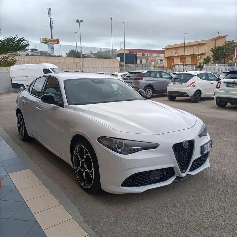Main__Slider__Photo:Alfa Romeo Giulia 2.2 Turbodiesel 210 CV AT8 AWD 05/2022-0