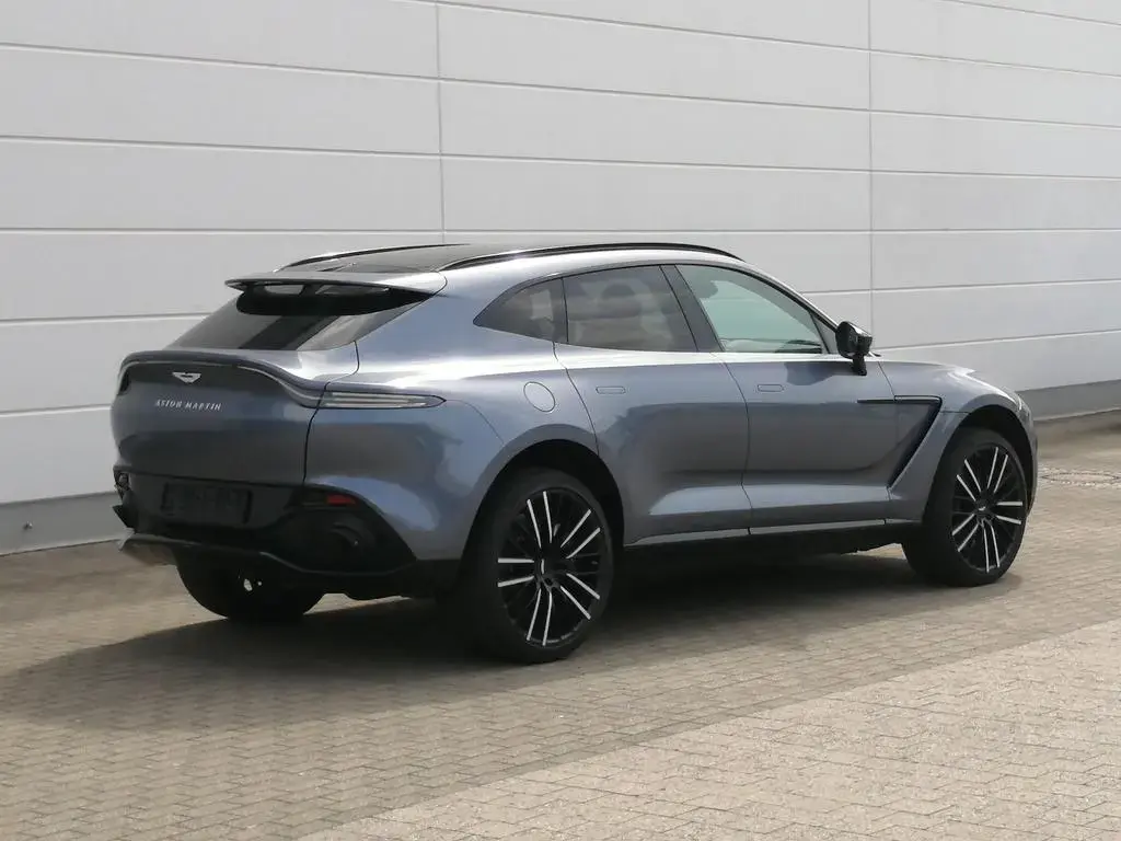 Main__Slider__Photo:Aston Martin DBX Concours Blau Vollausstattung-6 800 KM- 06/2022-1