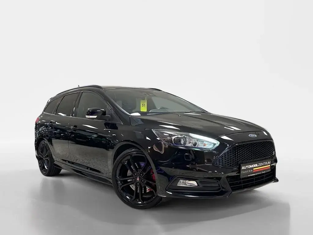 Main__Slider__Photo:Ford Focus Turnier 2.0 ST +BI-XENON+NAVI+LEDER+2.HAND 08/2017-1