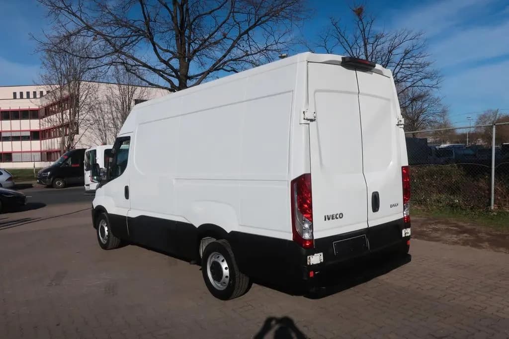 Main__Slider__Photo:Iveco Daily Kasten 35 S 11 V Radstand 3520 L Nr. 103 12/2014-0
