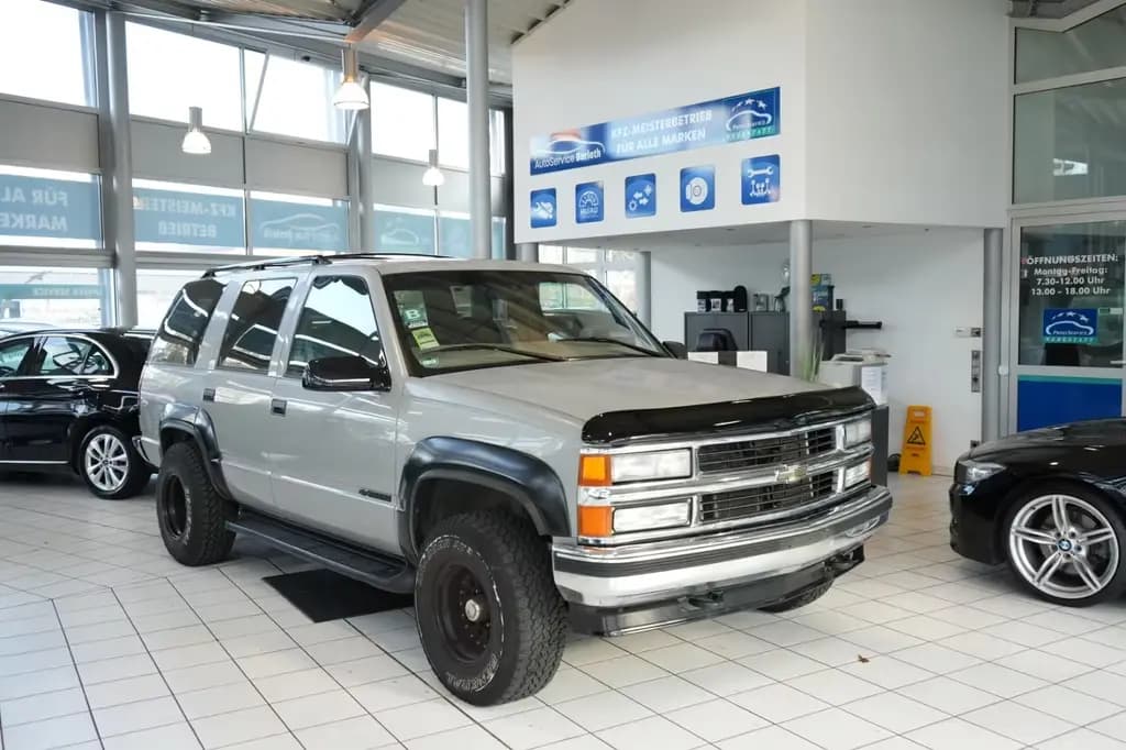 Main__Slider__Photo:Chevrolet Tahoe 5.7 V8 Sport Utility Vehicle K1500 12/1997-0