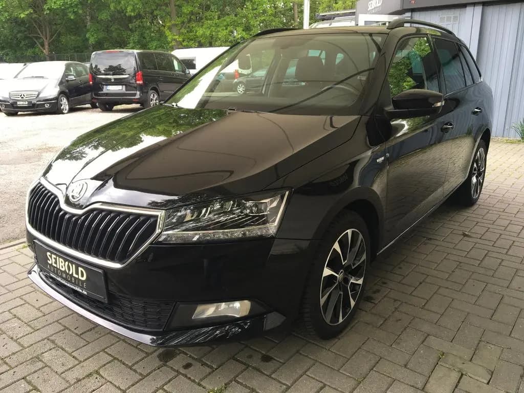 Main__Slider__Photo:Skoda Fabia 1.0TSICombi Drive 125Best Of/ACC/Apple-CAR 07/2020-0