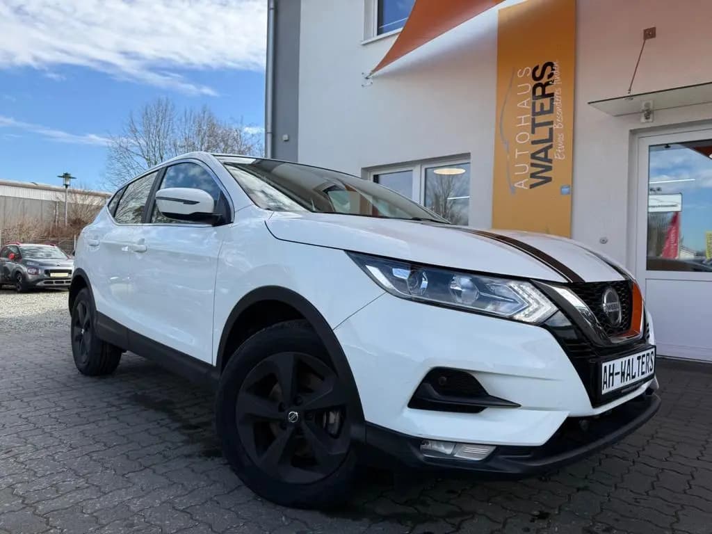 Main__Slider__Photo:Nissan Qashqai Shiro=Automatik-AHk-Kamera-Navi-SHZ= 01/2021-0