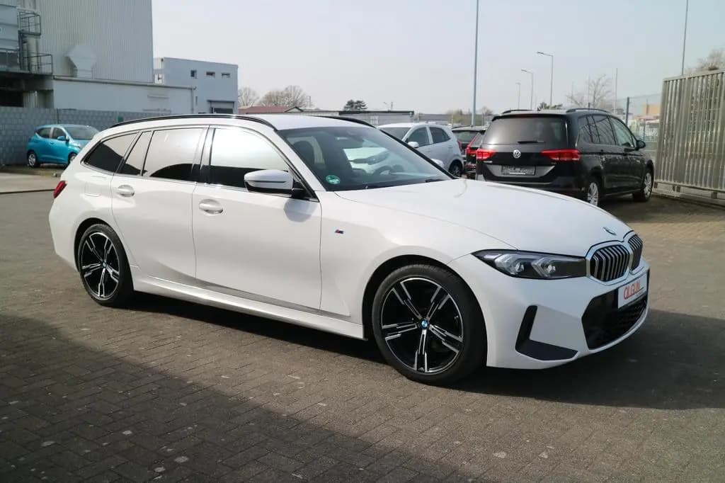 Main__Slider__Photo:BMW 3 Series 318 d M Sport Aut. *CURVED*LED*PDC*NAVI* 03/2023-0
