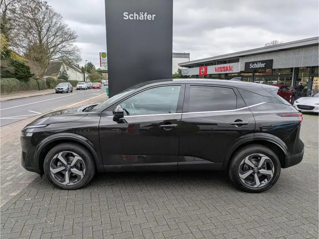 Main__Slider__Photo:Nissan Qashqai N-Connecta MHEV Navi Digitales Cockpit 3 09/2021-1
