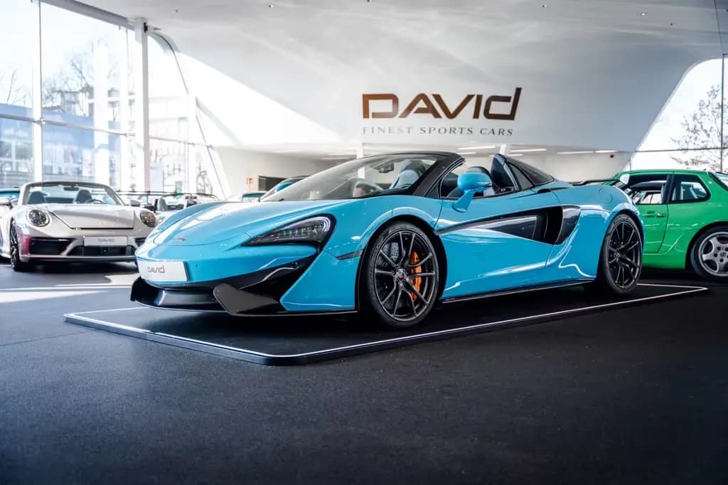 Main__Slider__Photo:McLaren 570S Spider*Curacao Blue*Lift*Bowers & Wilkins* 03/2018-0