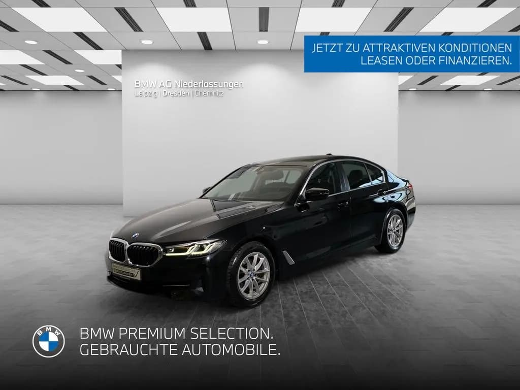 Main__Slider__Photo:BMW 5 Series 520d xDrive Limousine LiveCockpitProf Head-Up 12/2021-0