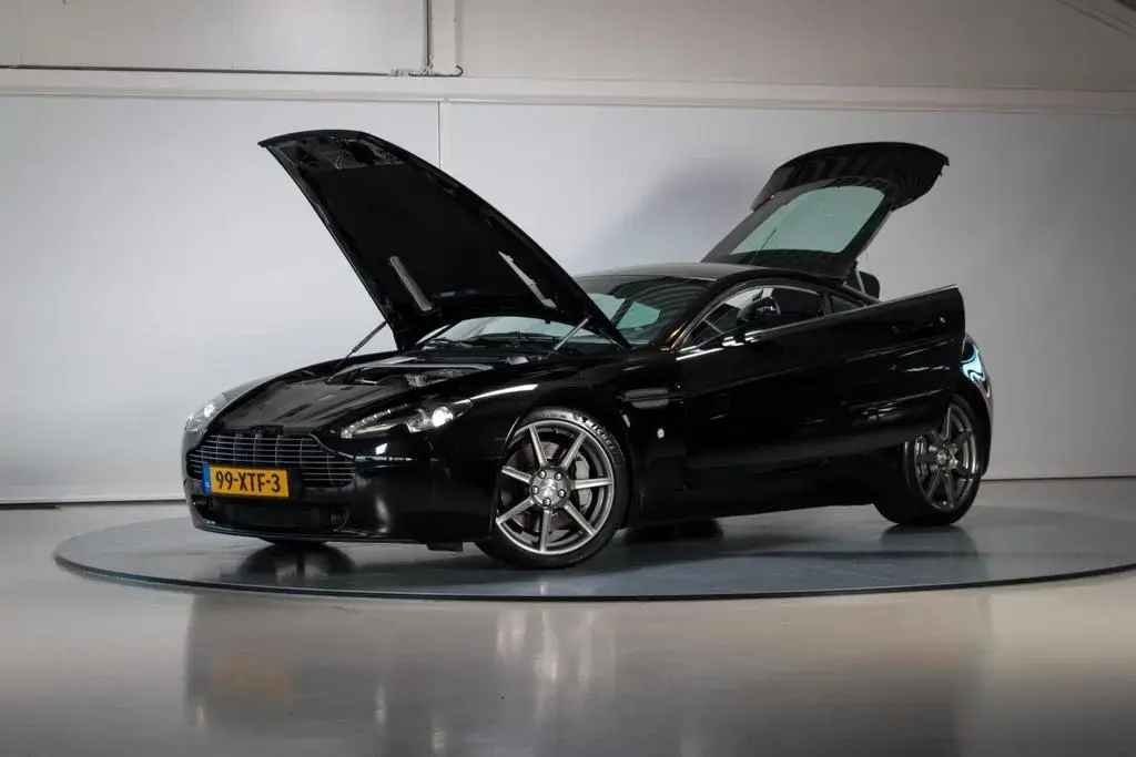 Main__Slider__Photo:Aston Martin V8 Vantage 4.3 V8 01/2006-1