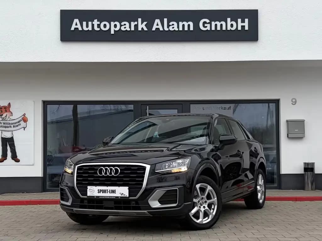 Main__Slider__Photo:Audi Q2 design,Navi,Klima,Panorama,Lane,ACC,Alu 08/2017-0