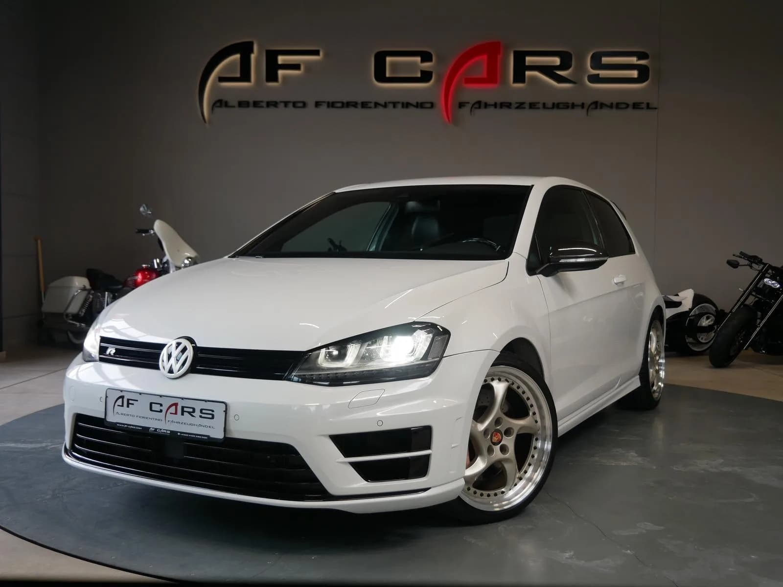 Main__Slider__Photo:Volkswagen Golf 06/2016-0