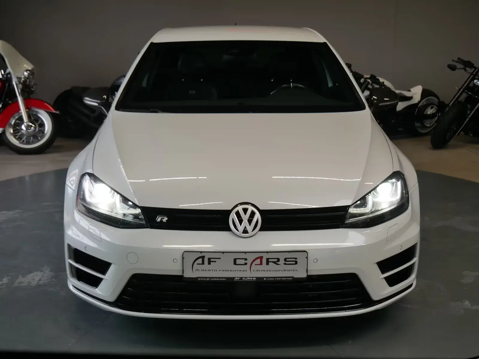 Main__Slider__Photo:Volkswagen Golf 06/2016-1
