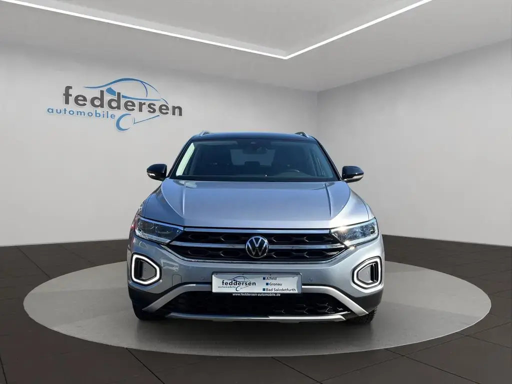 Main__Slider__Photo:Volkswagen T-Roc Style 1.5 TSI Business AHK Navi Sitzheizun 07/2022-1
