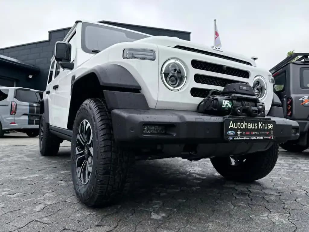 Main__Slider__Photo:BAW 212 Offroader LED Seilwinde Leder 2.0 Automatik null-0