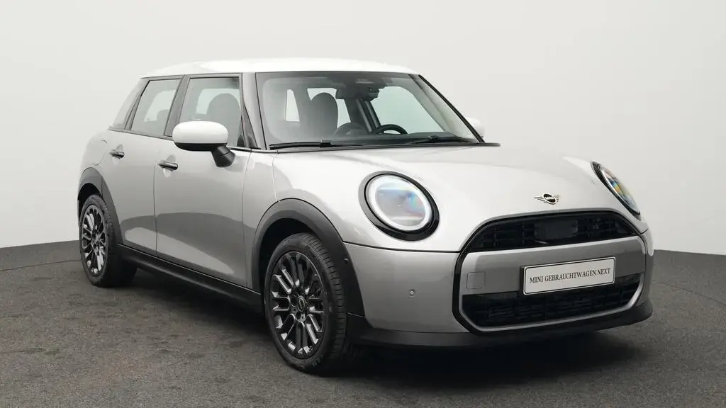 Main__Slider__Photo:MINI Cooper C 5-Türer 03/2025-1