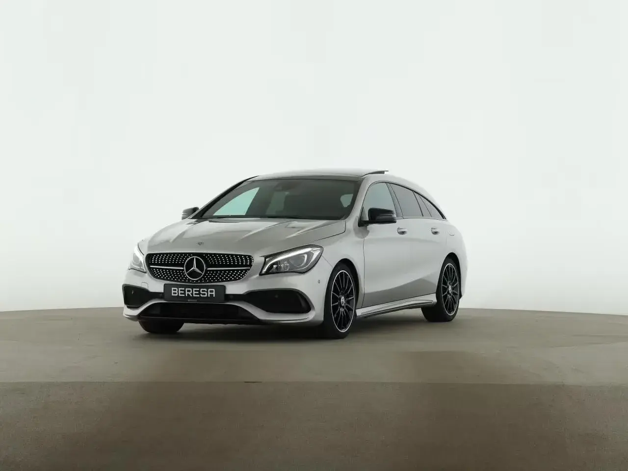 Main__Slider__Photo:Mercedes-Benz CLA-Class 200 Shooting Brake 09/2018-1