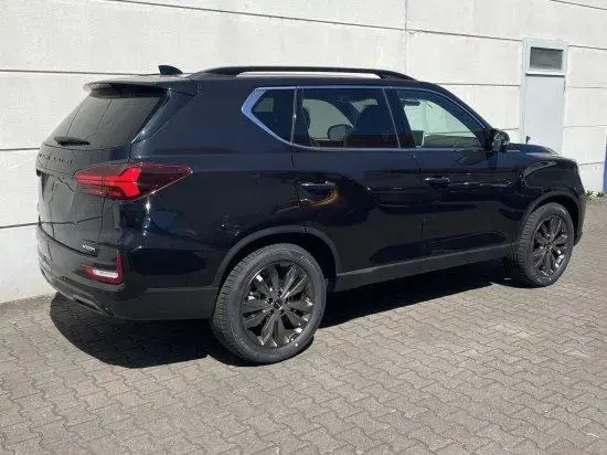 Main__Slider__Photo:KGM Rexton 2.2 E-XDI 4WD 8AT Black 3.5t AHL GSD ACC null-1