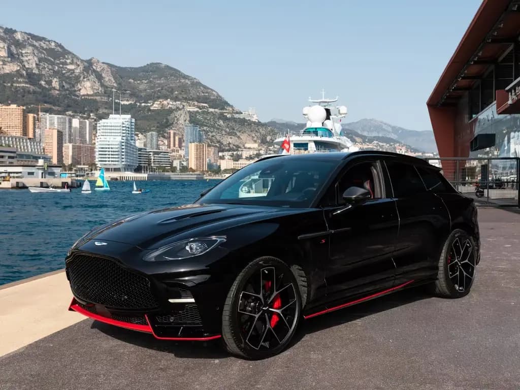 Main__Slider__Photo:Aston Martin DBX 4.0 V8 S 02/2026-0