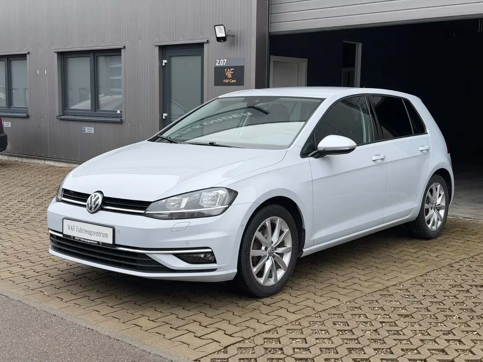 Main__Slider__Photo:Volkswagen Golf 05/2017-1