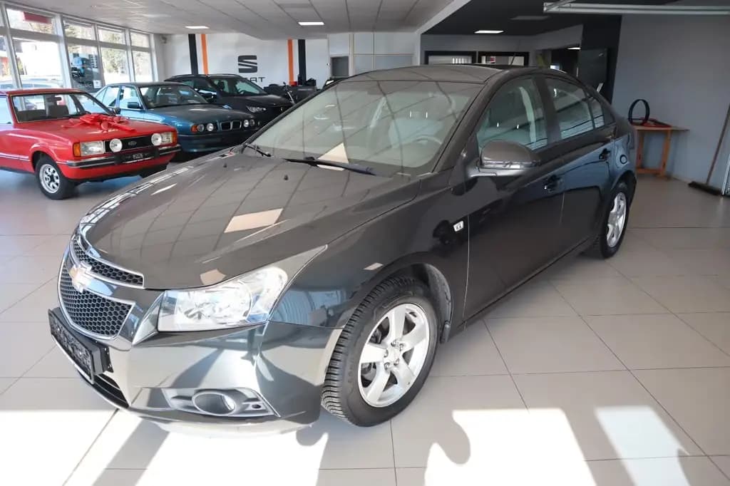 Main__Slider__Photo:Chevrolet Cruze LS 03/2011-0
