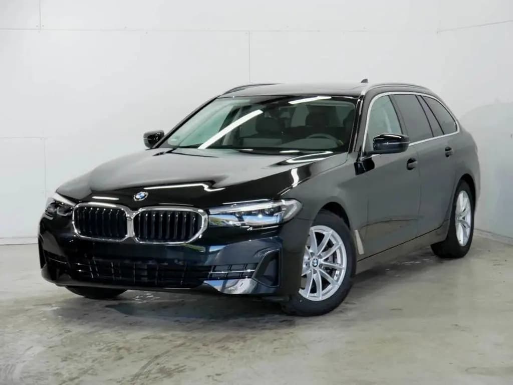 Main__Slider__Photo:BMW 5 Series 520d Touring Sport AHK NaviProf Kamera Driving 05/2023-0