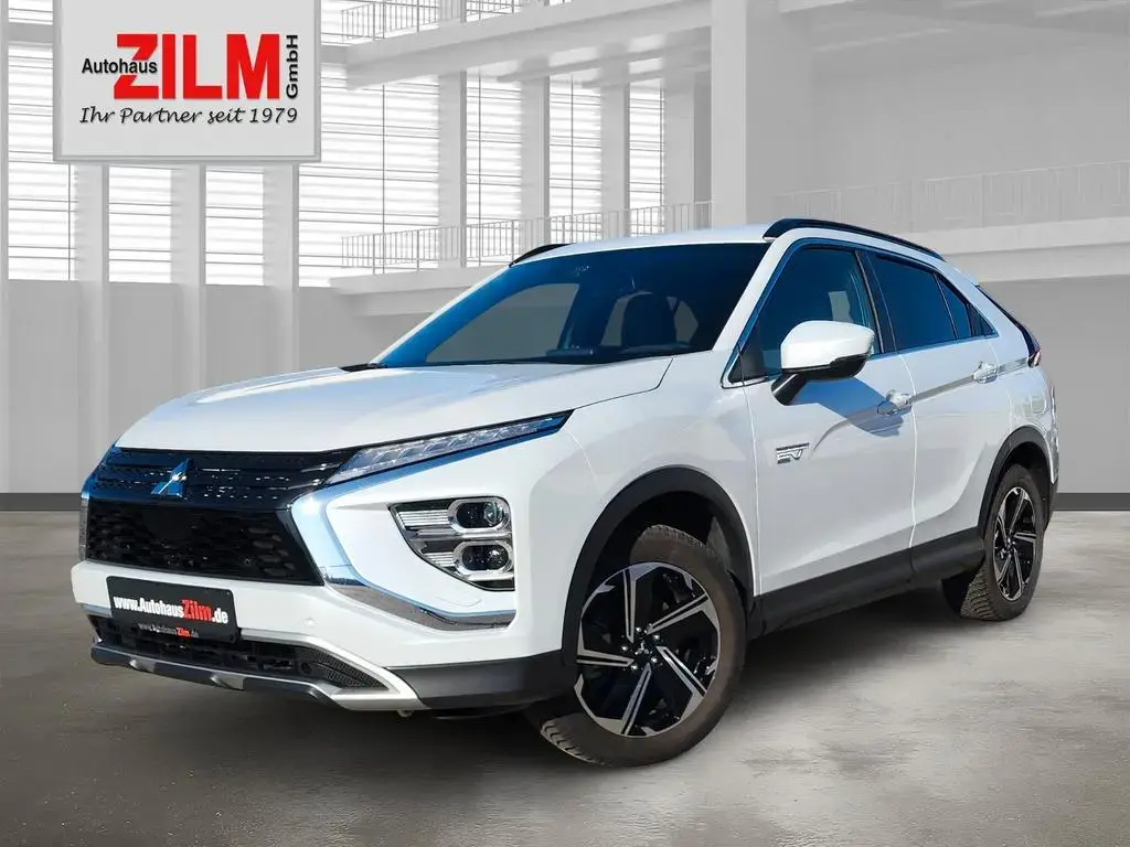 Main__Slider__Photo:Mitsubishi Eclipse Cross Plug-in Hybrid PLUS 2.4 4WD 12/2022-1