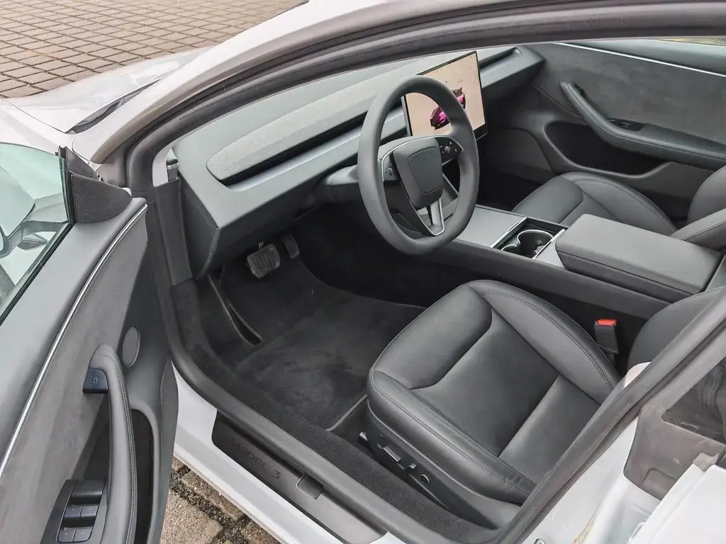 Main__Slider__Photo:Tesla Model 3 Long Range AWD 02/2024-1