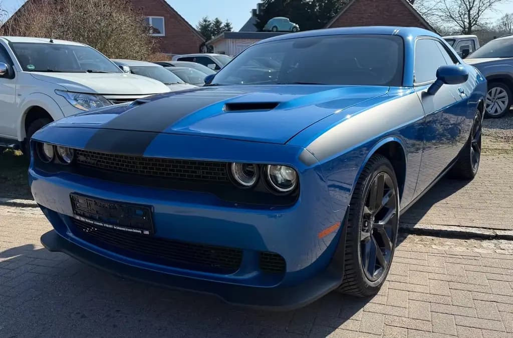 Main__Slider__Photo:Dodge Challenger Neue Reifen M+S Leder PDC Hinten 09/2022-0