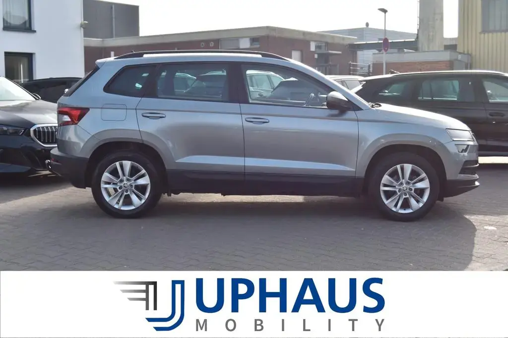 Main__Slider__Photo:Skoda Karoq Ambition 1,0 TSI LED/Klimaa./AHK/Varioflex 04/2019-1