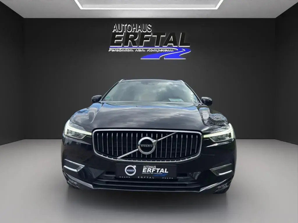 Main__Slider__Photo:Volvo XC60 B4 D AWD Inscription StandHZG AHK-klappbar 06/2021-1