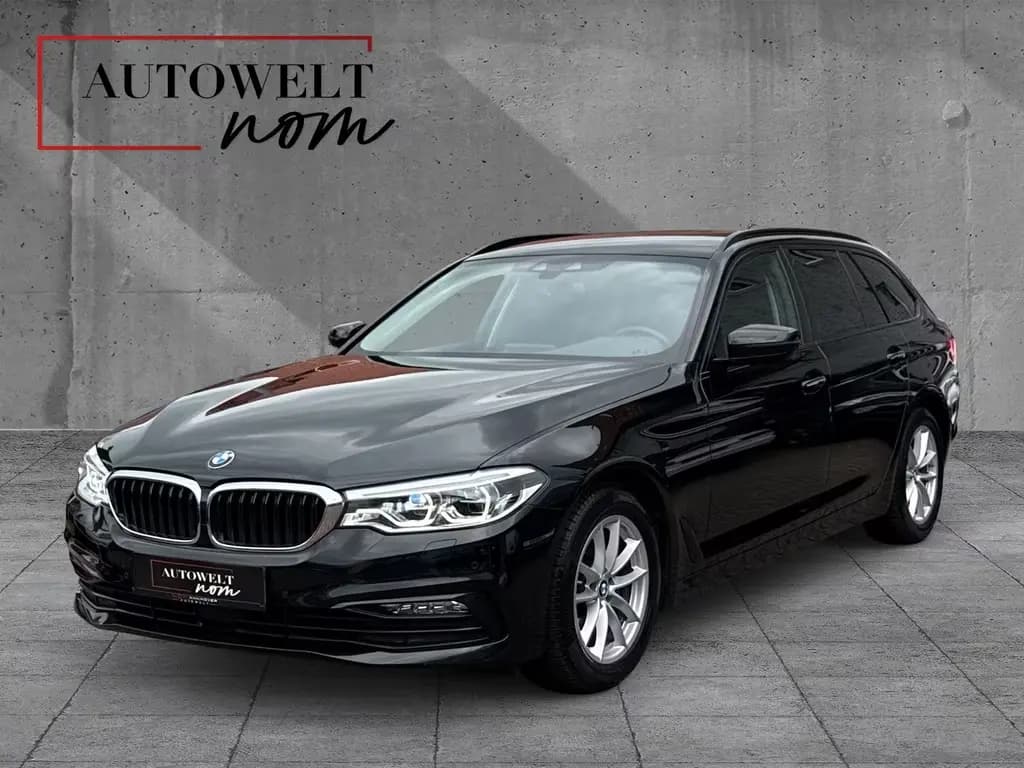 Main__Slider__Photo:BMW 5 Series 520d xDrive Sport Line STHZ/SITZBELÜF./MASSAGE/R 10/2017-0