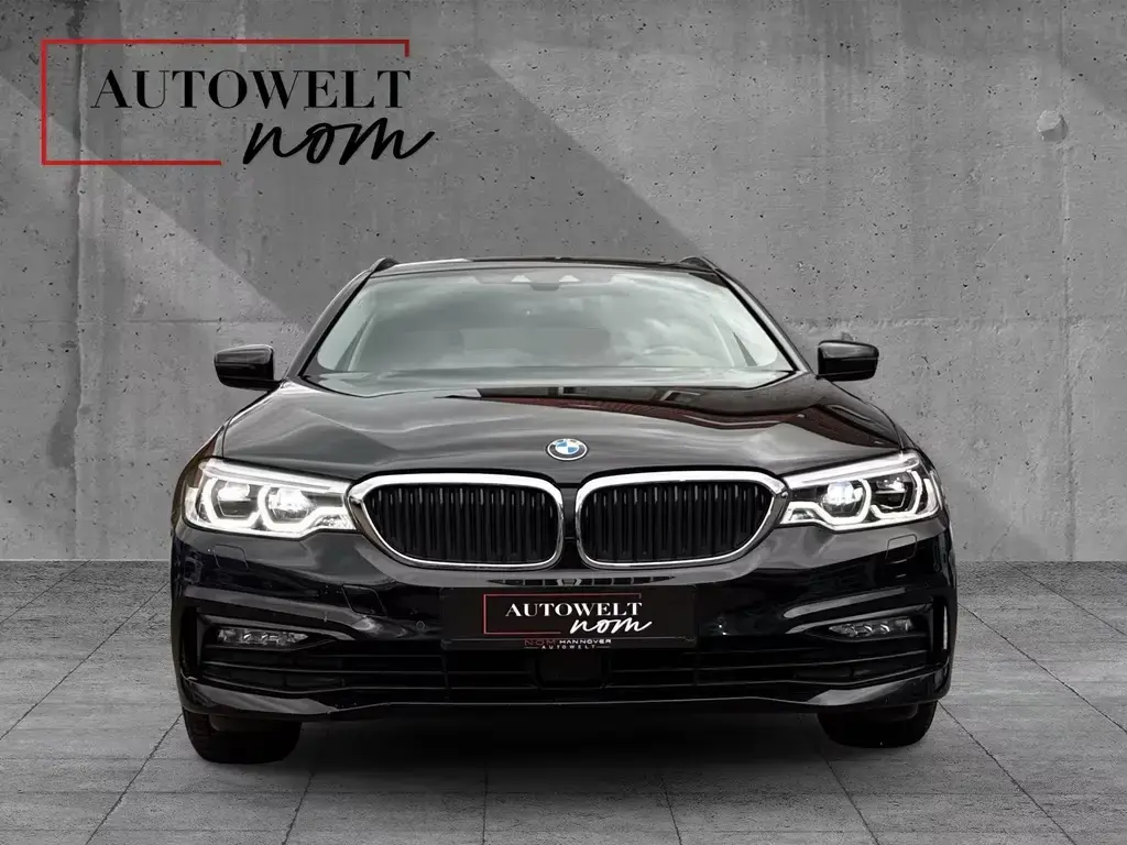 Main__Slider__Photo:BMW 5 Series 520d xDrive Sport Line STHZ/SITZBELÜF./MASSAGE/R 10/2017-1