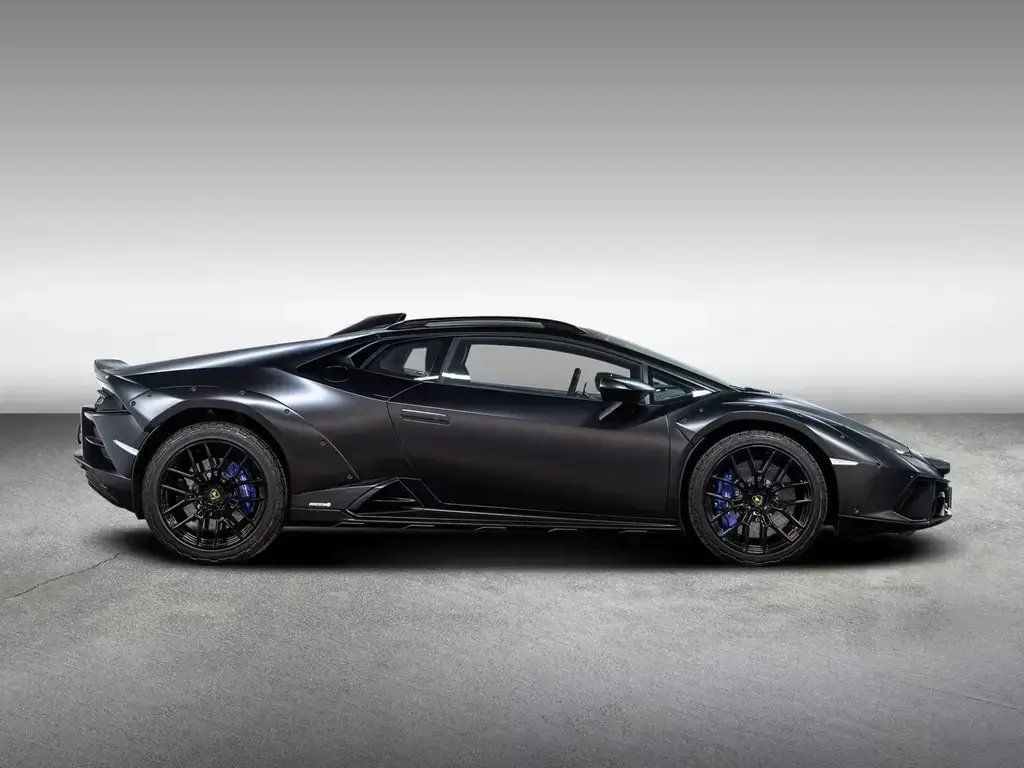 Main__Slider__Photo:Lamborghini Huracán Sterrato MY2023 08/2023-1