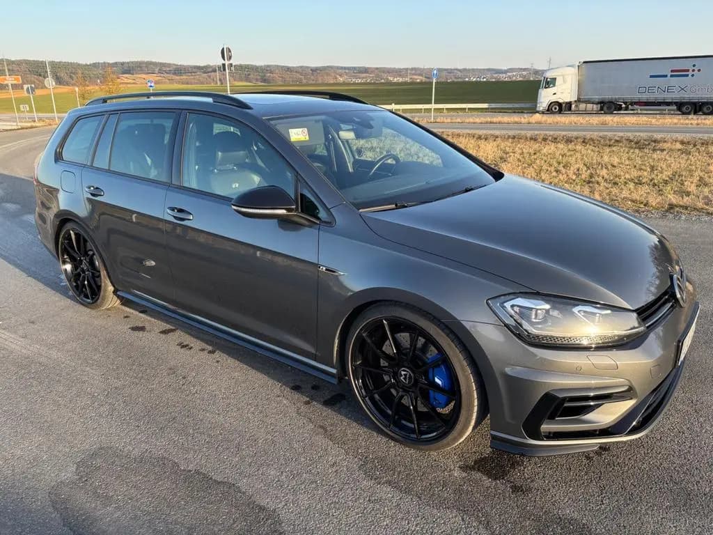 Main__Slider__Photo:Volkswagen Golf DSG 4MOTION Variant R Performance Leder 04/2018-0