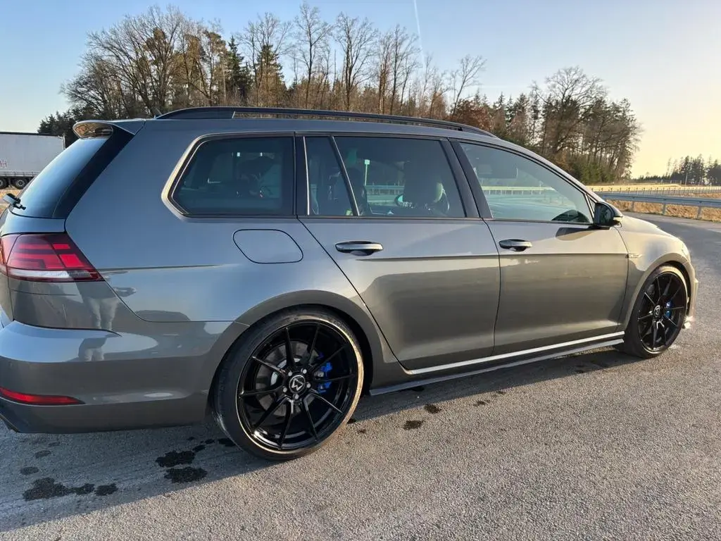 Main__Slider__Photo:Volkswagen Golf DSG 4MOTION Variant R Performance Leder 04/2018-1