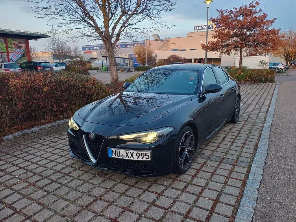 Main__Slider__Photo:Alfa Romeo Giulia 2.2 Diesel 16V 132 kW 8fach Bereifung 11/2016-0