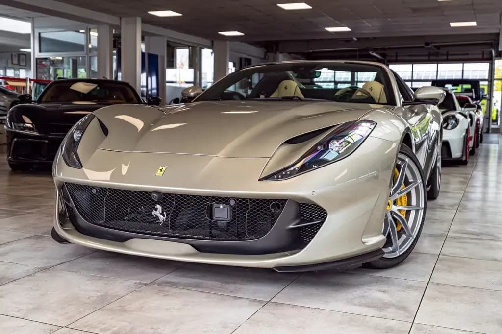 Main__Slider__Photo:Ferrari 812 GTS*Carbon*LIFT*Extracamp.*Grigio Ingrid*JBL 06/2022-0
