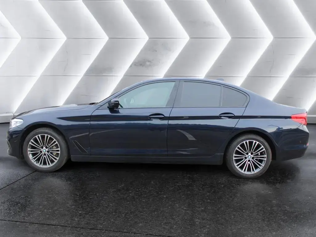 Main__Slider__Photo:BMW 5 Series 530d xDrive Sport Line HiFi Aktivlenkung RFK 12/2019-1