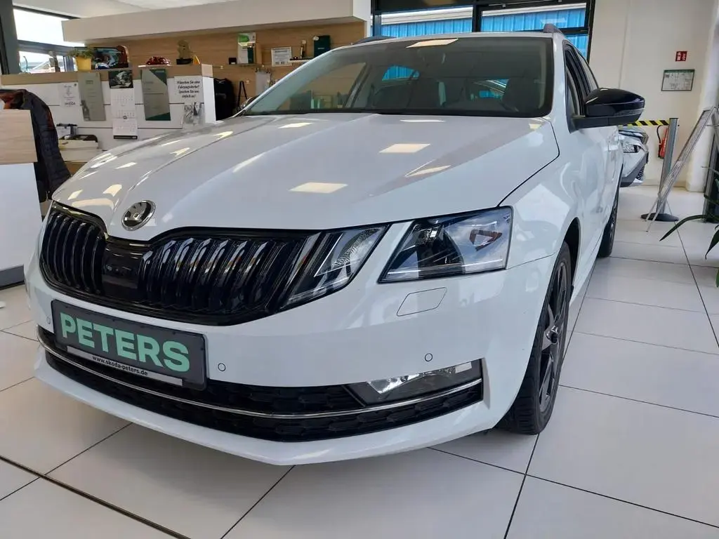 Main__Slider__Photo:Skoda Octavia Style DSG Frontscheibehzg Lenkradhzg AHK 08/2018-1
