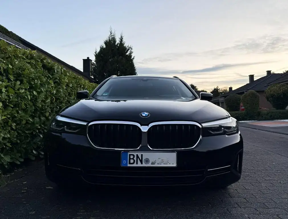 Main__Slider__Photo:BMW 5 Series 520d Touring A - 10/2020-1