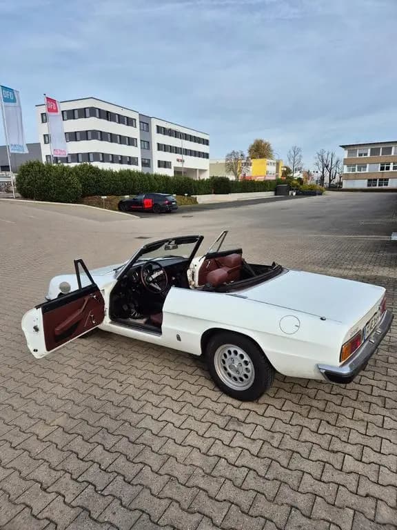 Main__Slider__Photo:Alfa Romeo 2000 Spider (Note 2- Gutachten) 07/1981-0