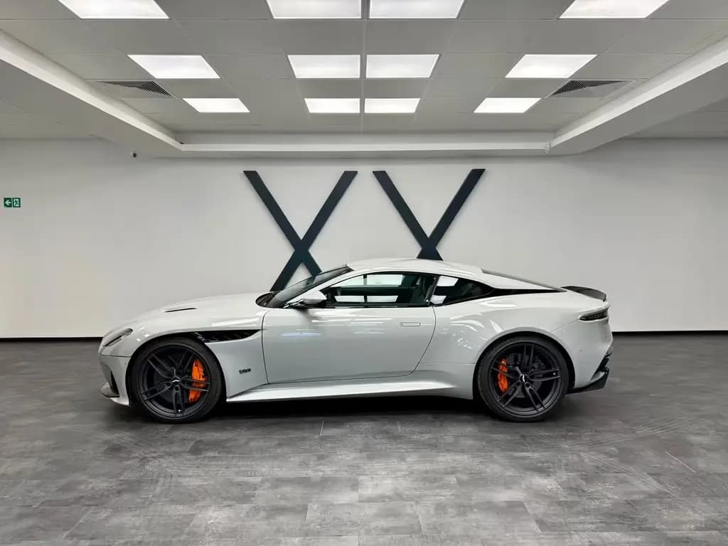 Main__Slider__Photo:Aston Martin DBS Superleggera V12, Carbon Ceramic, Apex Gray 07/2023-0
