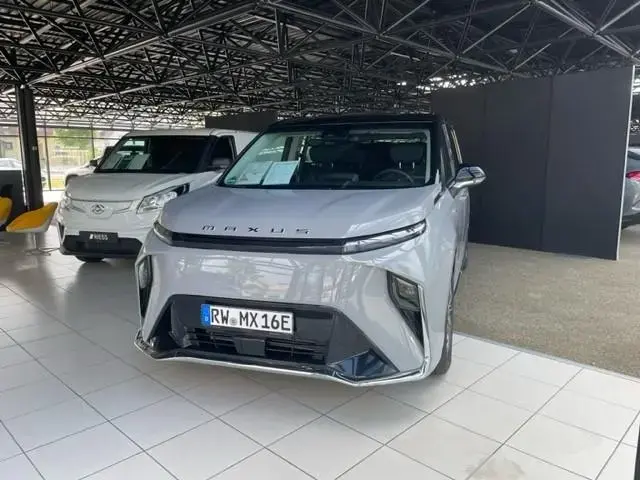 Main__Slider__Photo:Maxus Mifa 9 /LUXURY/90kWh/PANO/ELEKT.TÜREN/AHK/NAVI/ 06/2023-1