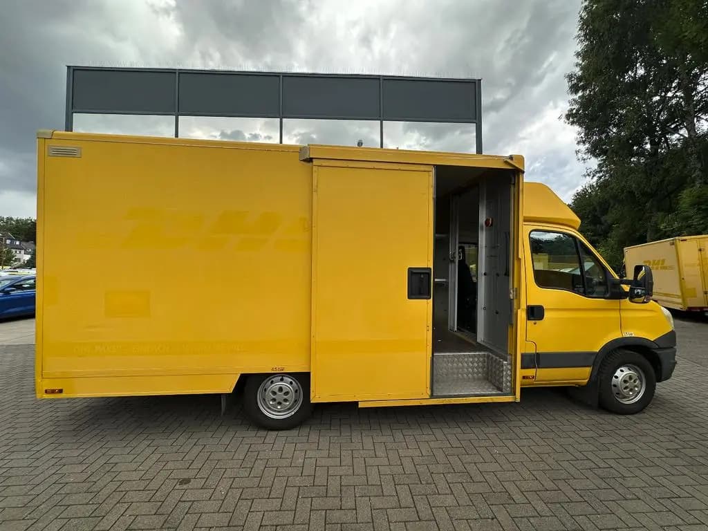 Main__Slider__Photo:Iveco Daily T* Transporter*Postkoffer*53.000 km* 09/2012-0