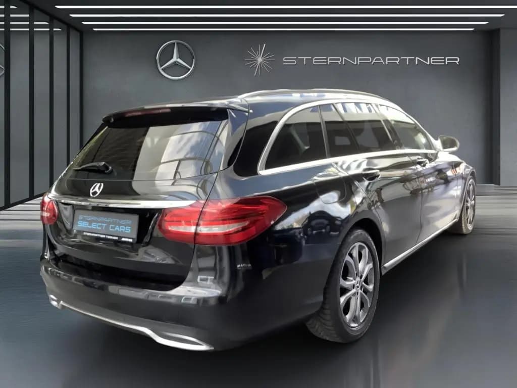 Main__Slider__Photo:Mercedes-Benz C-Class 180 T Avantgarde+MBUX+Ambiente+Totwinkel+AHK 07/2017-0