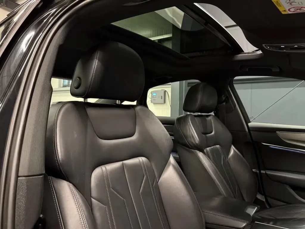 Main__Slider__Photo:Audi A6 Lim. 55 TFSI quattro Sport *20Zoll*PANORAMA* 12/2022-0