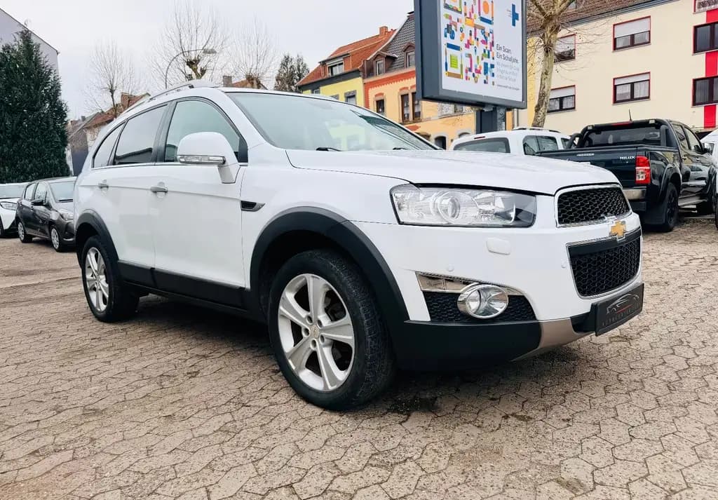 Main__Slider__Photo:Chevrolet Captiva 2.2 D LTZ 4WD 1.Hand 7-Sitz Navi Kamera 10/2012-0