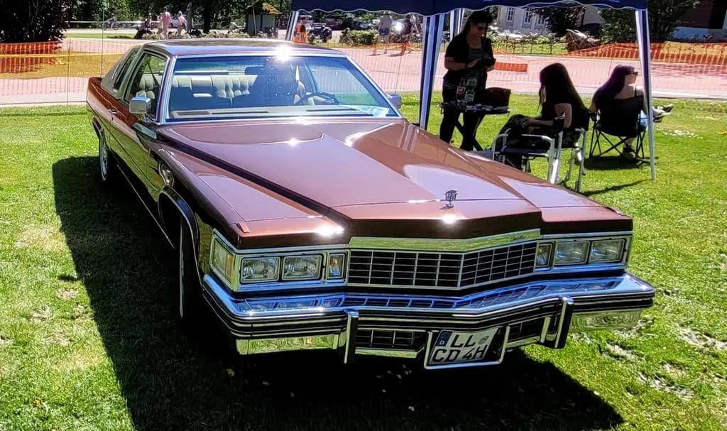 Main__Slider__Photo:Cadillac Deville Coupé 07/1977-0