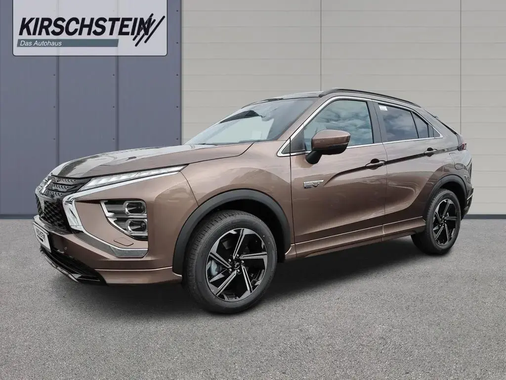 Main__Slider__Photo:Mitsubishi Eclipse Cross Plug-In Hybrid Top Leder Totwinkel 09/2022-1