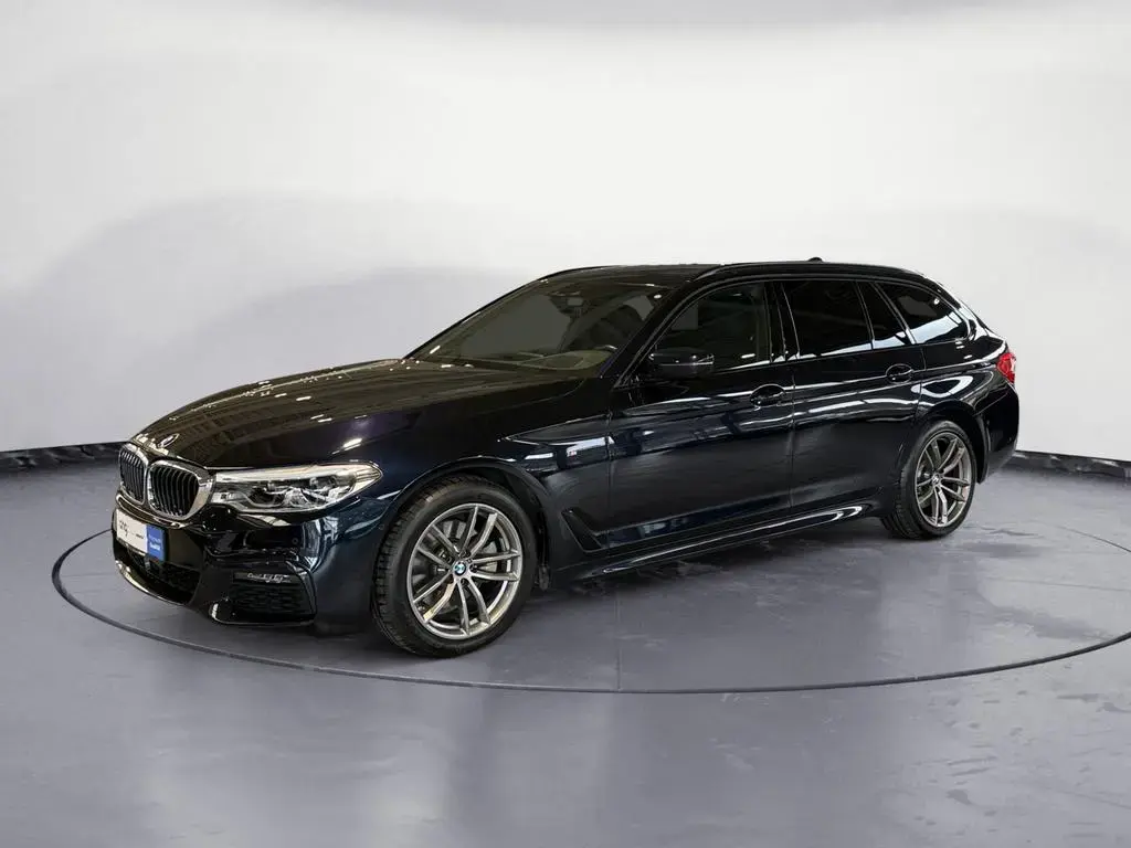 Main__Slider__Photo:BMW 5 Series 520d xDrive Touring M Sport AHK Head-Up 03/2021-1